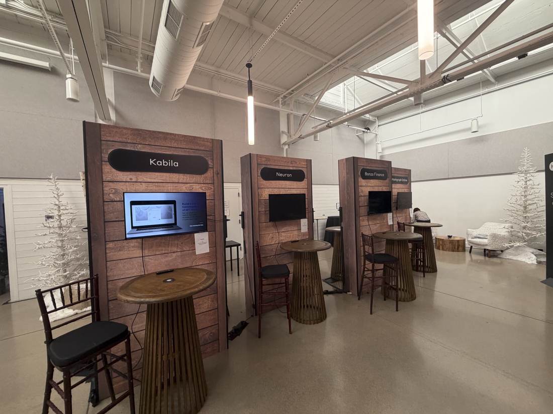 Row of station booths: Kabila, Neuron, Bonzo Finance, Hashgraph Online
